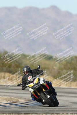 media/Dec-01-2025-Moto Forza (Mon) [[2daa91e15f]]/2-Intermediate Group/Session 3 (Turn 3)/